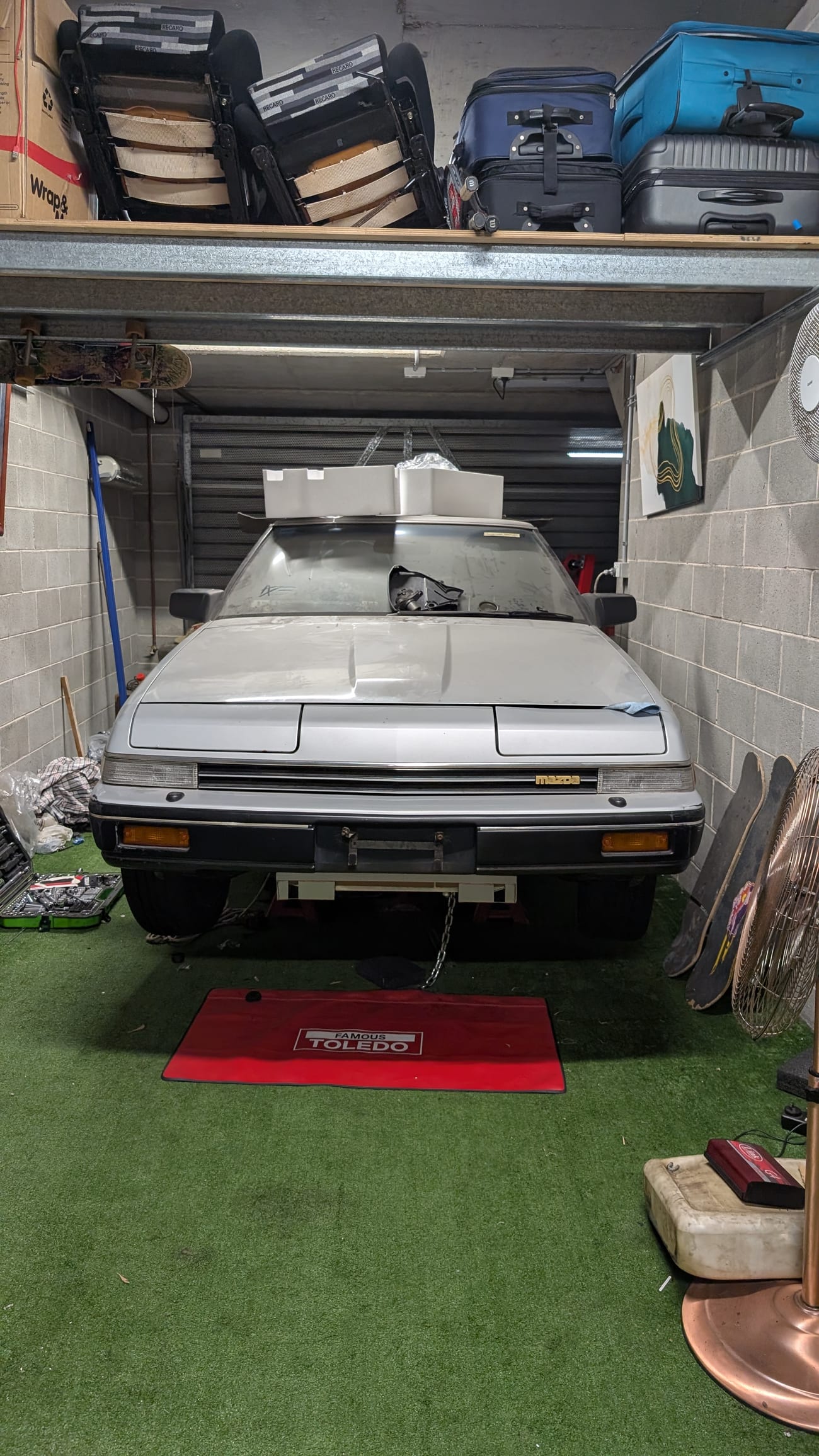 Front nose, Mazda badge